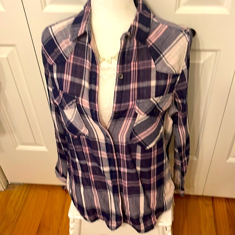 SEVEN7 Women’s plaid long sleeve top